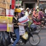Dịch vụ chuyển nhà bằng xe tải.