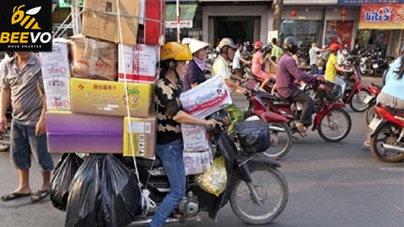 Dịch vụ chuyển nhà bằng xe tải.